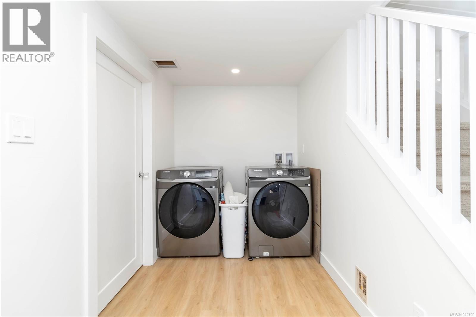  2240 Kinross Avenue, Oak Bay