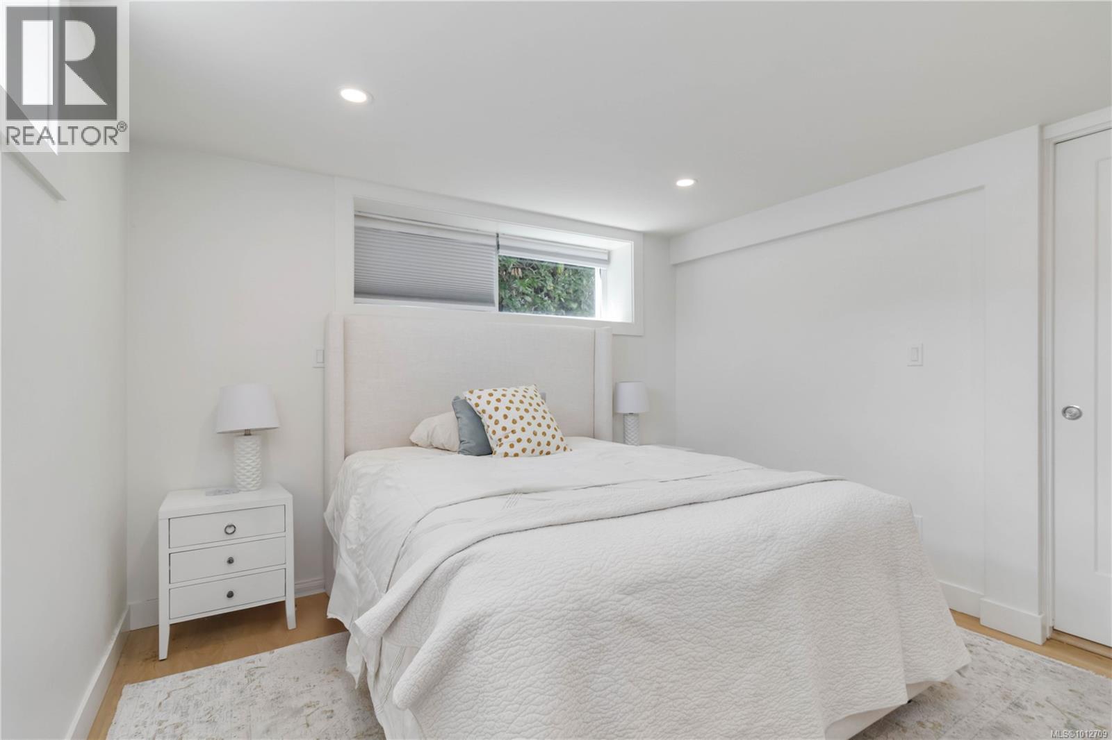  2240 Kinross Avenue, Oak Bay