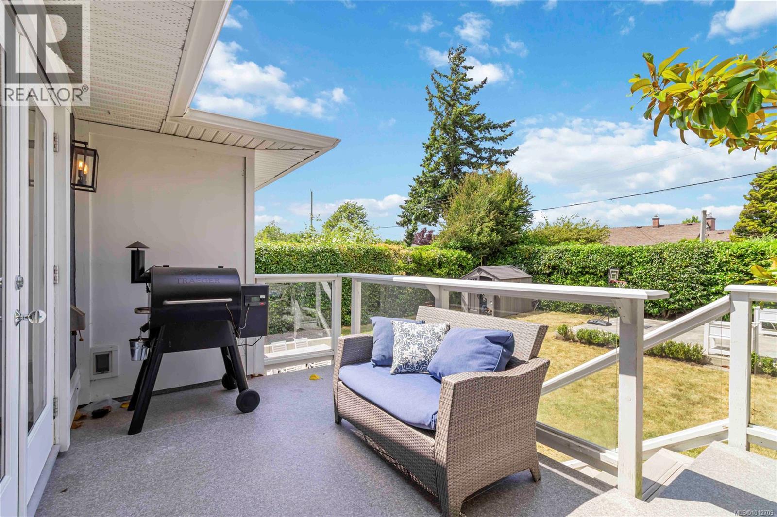  2240 Kinross Avenue, Oak Bay