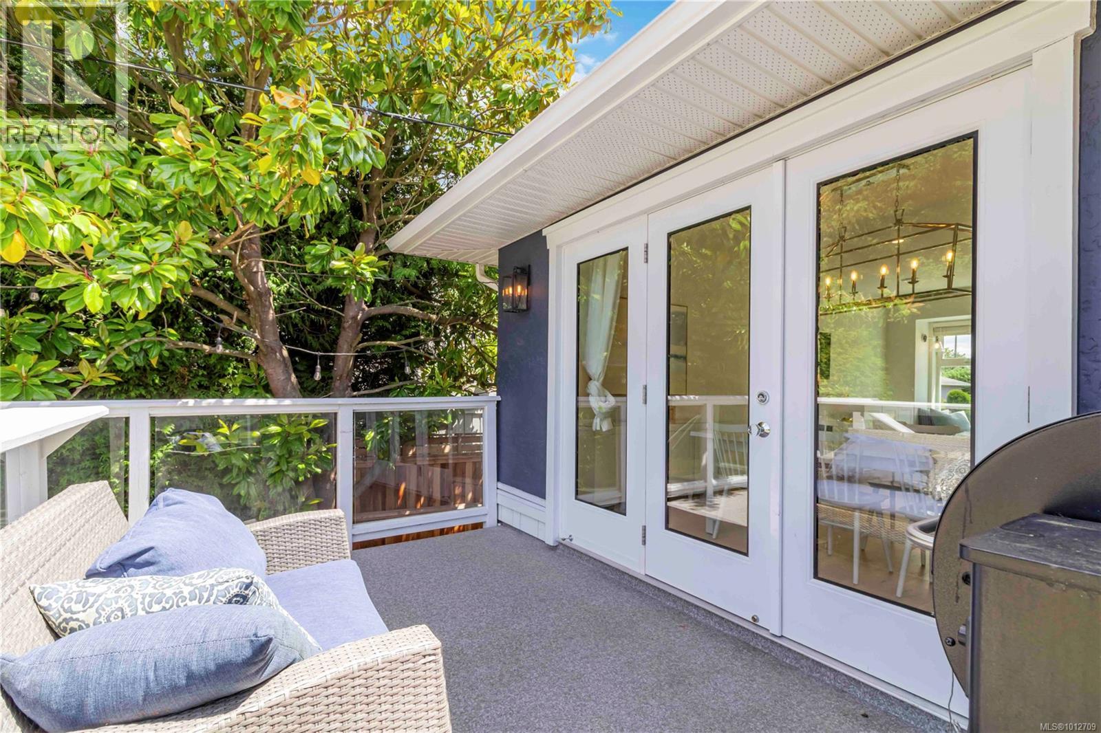  2240 Kinross Avenue, Oak Bay