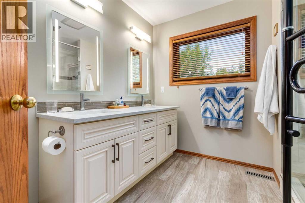 Photo 27 of 79 Woodhaven Road Sw, Calgary AB