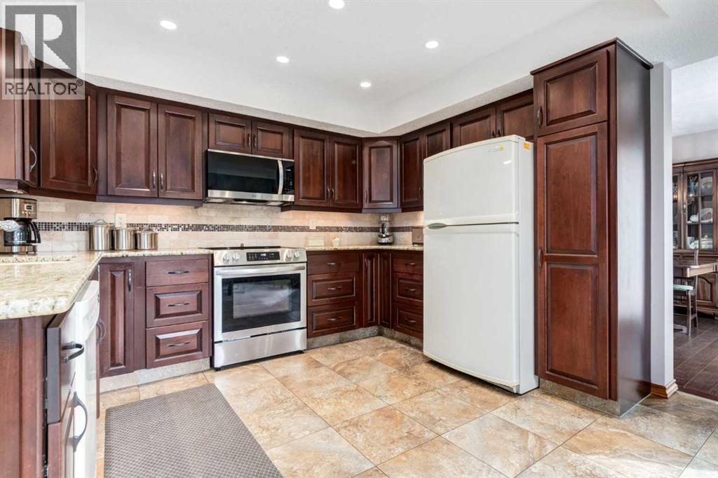 Photo 13 of 79 Woodhaven Road Sw, Calgary AB