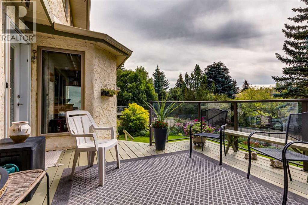 Photo 10 of 79 Woodhaven Road Sw, Calgary AB