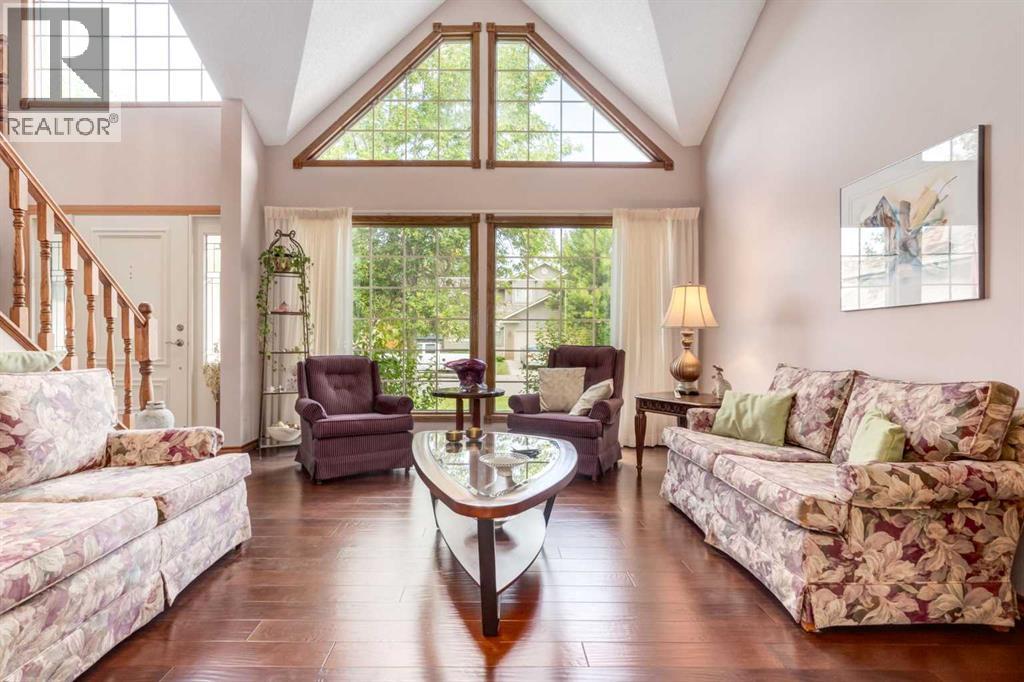 Photo 5 of 79 Woodhaven Road Sw, Calgary AB