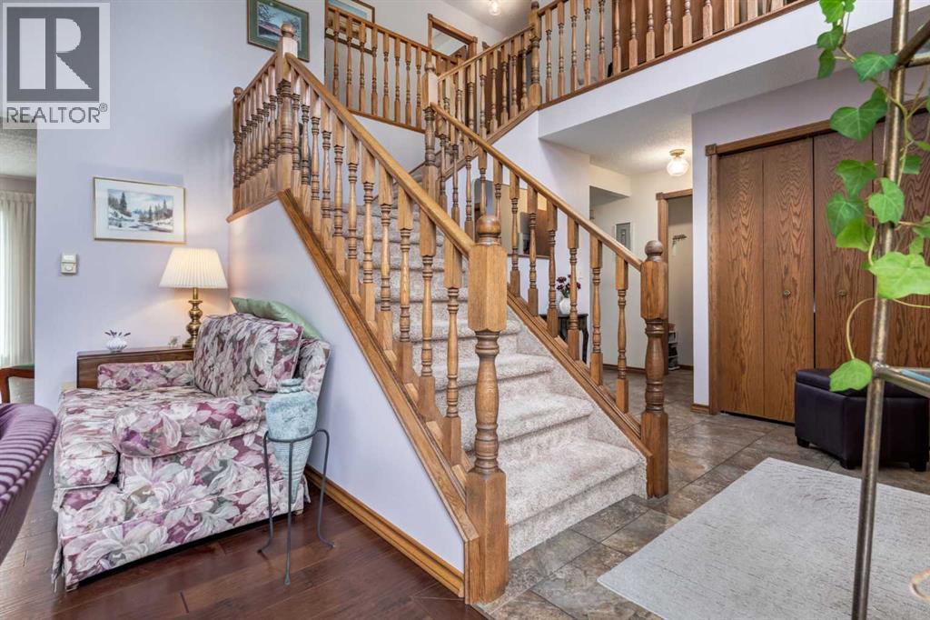 Photo 21 of 79 Woodhaven Road Sw, Calgary AB