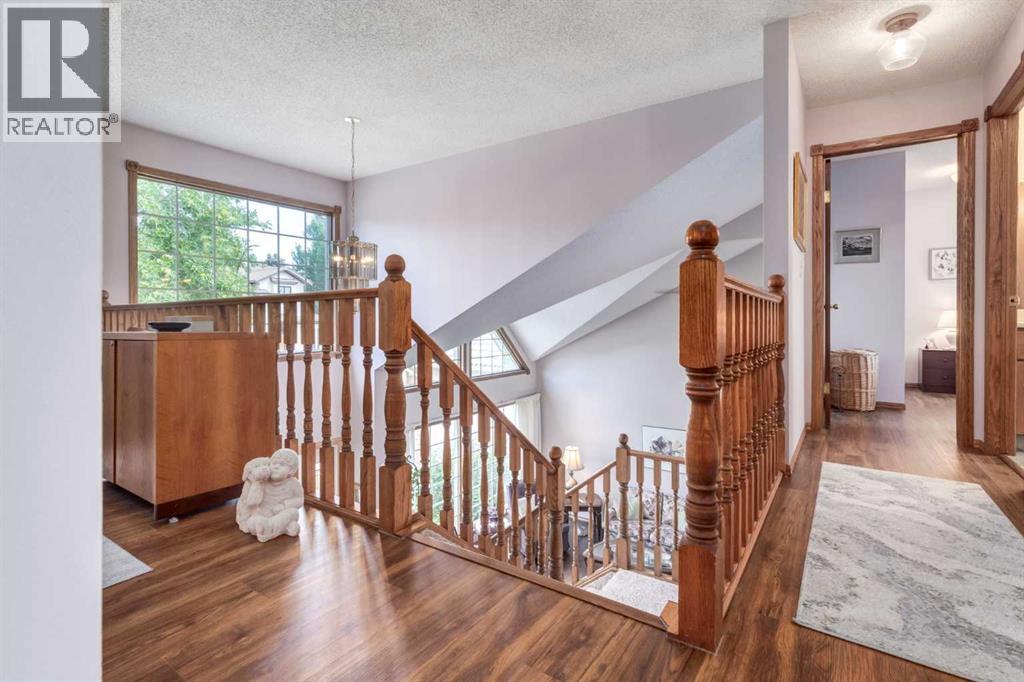 Photo 22 of 79 Woodhaven Road Sw, Calgary AB