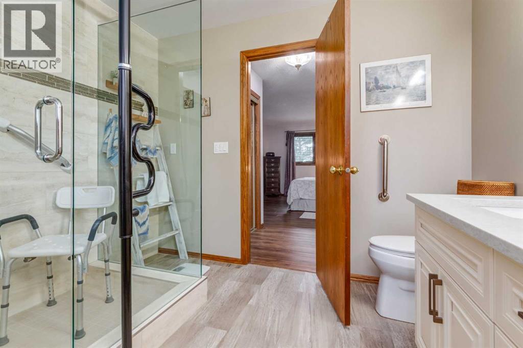 Photo 28 of 79 Woodhaven Road Sw, Calgary AB