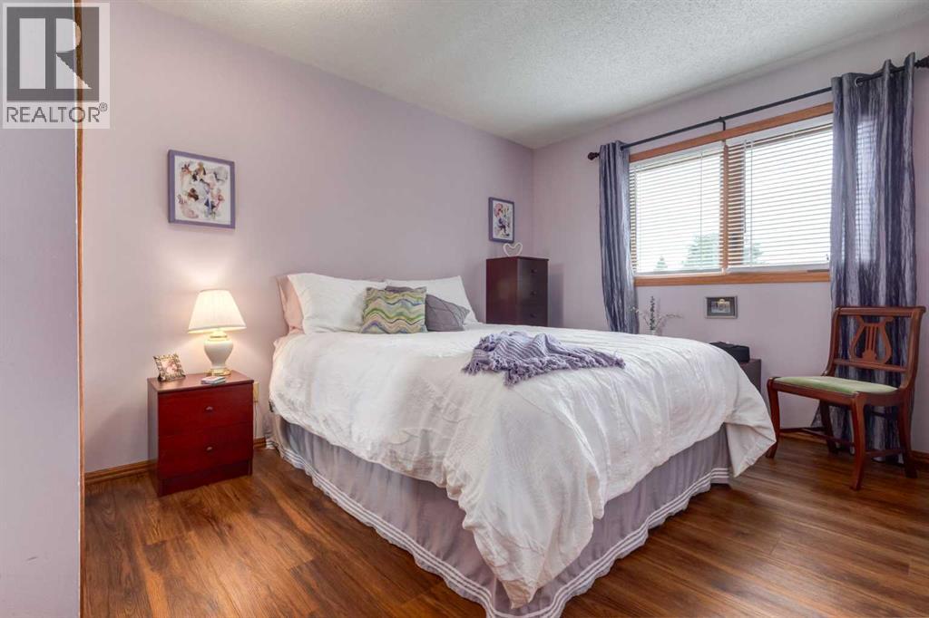 Photo 31 of 79 Woodhaven Road Sw, Calgary AB