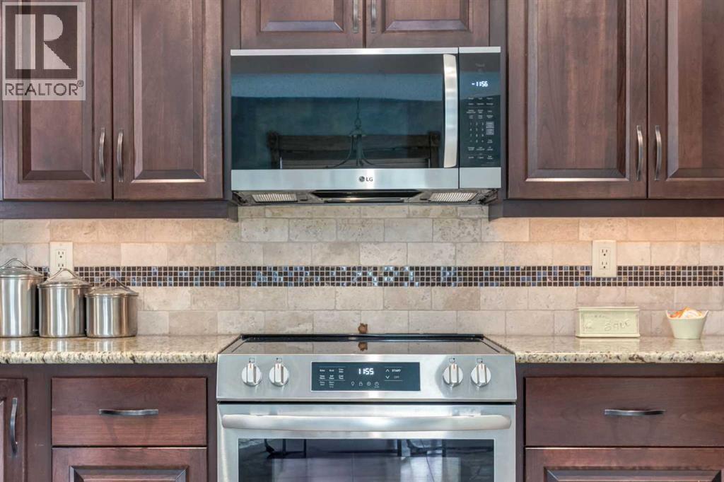 Photo 15 of 79 Woodhaven Road Sw, Calgary AB