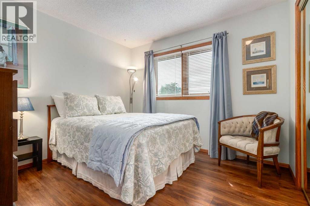 Photo 29 of 79 Woodhaven Road Sw, Calgary AB
