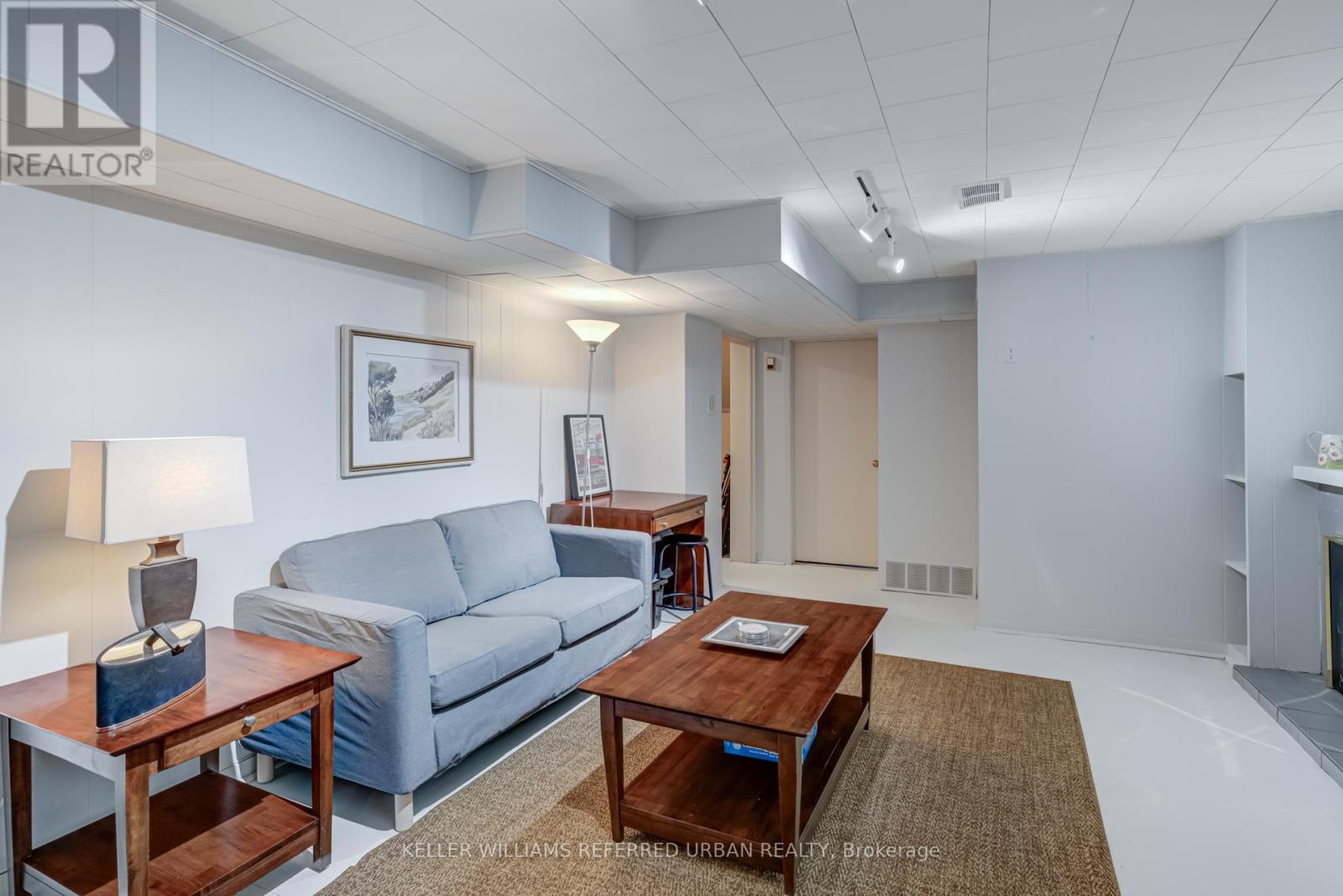 Photo 16 of 26 Foxmeadow Road, Toronto ON