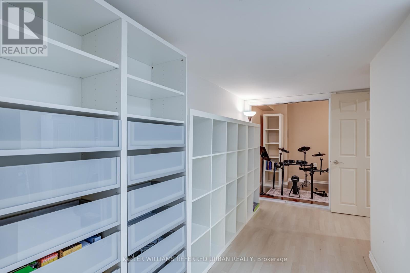 Photo 18 of 26 Foxmeadow Road, Toronto ON