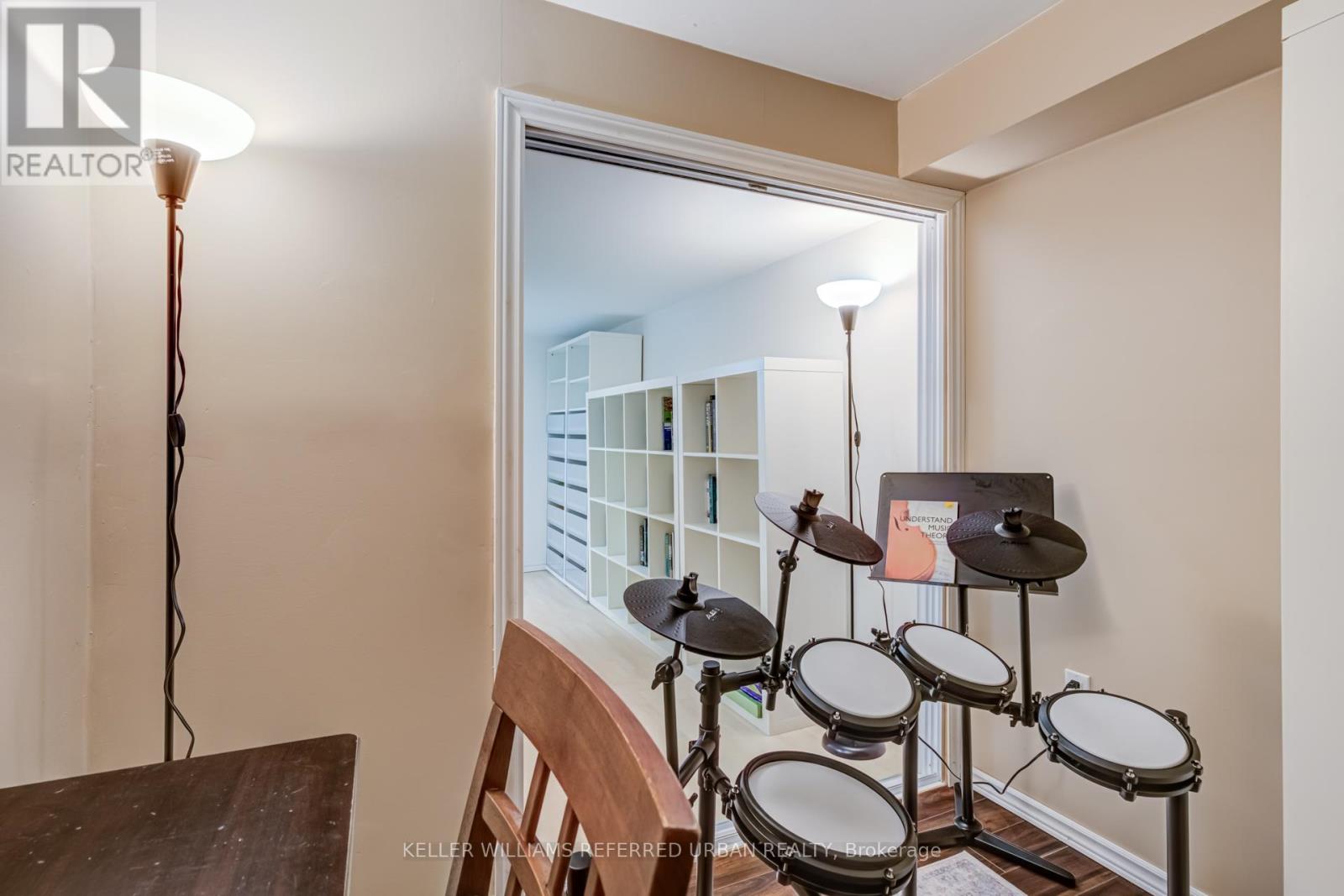 Photo 17 of 26 Foxmeadow Road, Toronto ON