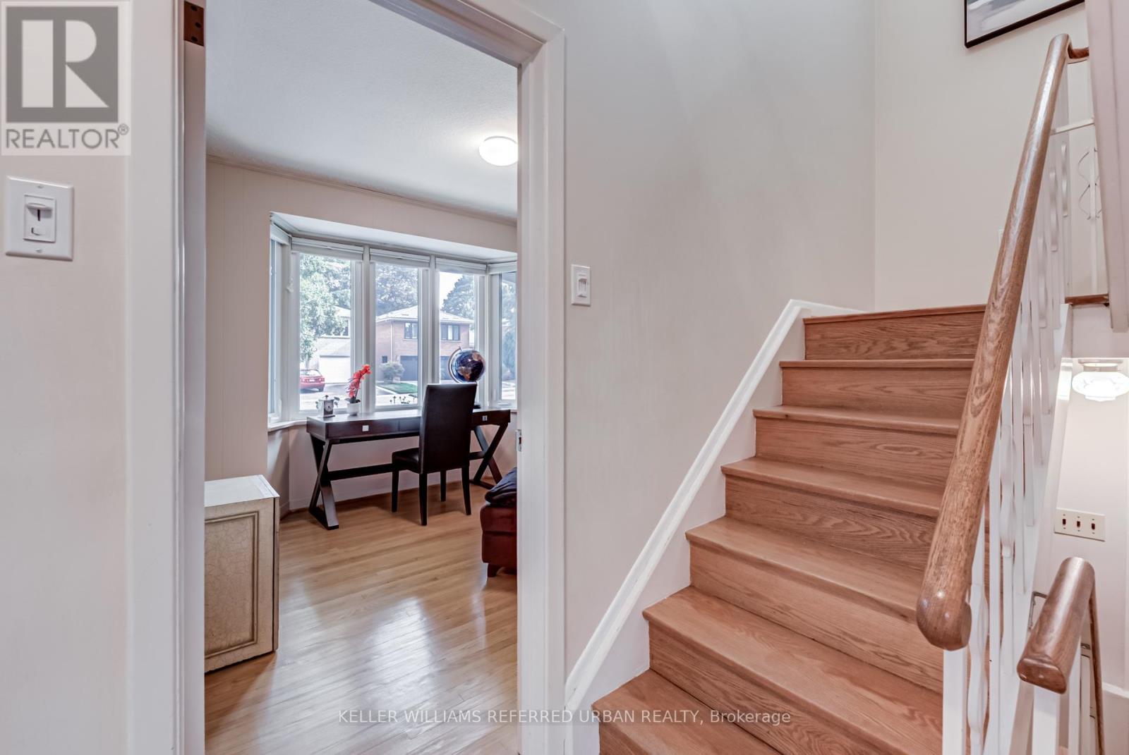 Photo 9 of 26 Foxmeadow Road, Toronto ON