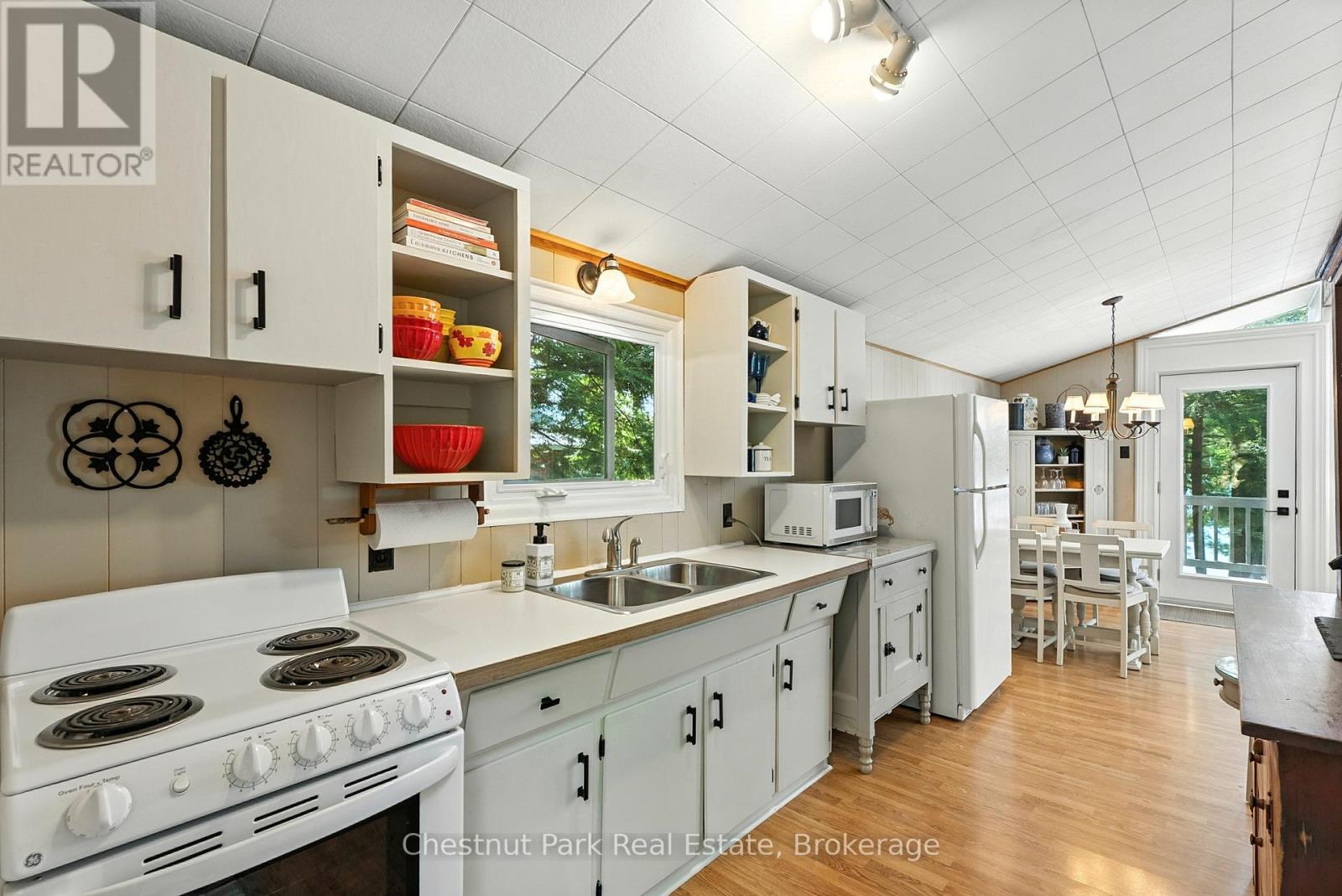 Photo 8 of 5 1192 Whites Road, Muskoka Lakes ON