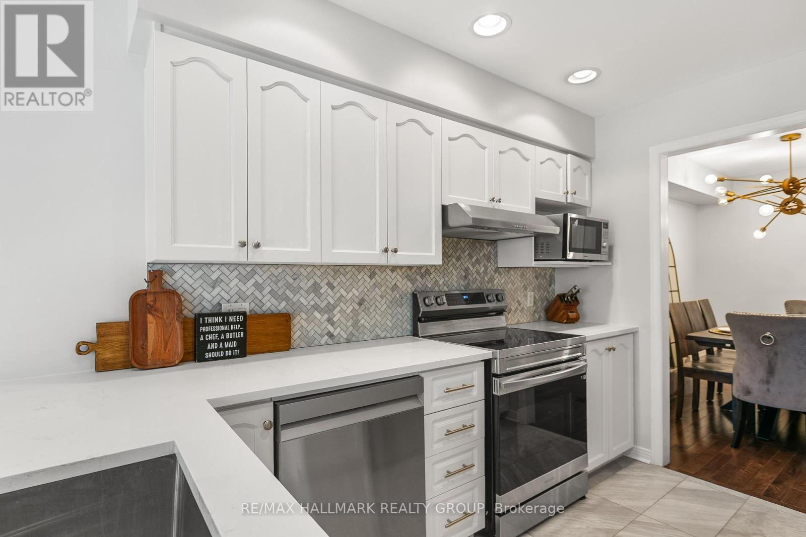 Photo 11 of 31 Saddlesmith Circle, Ottawa ON