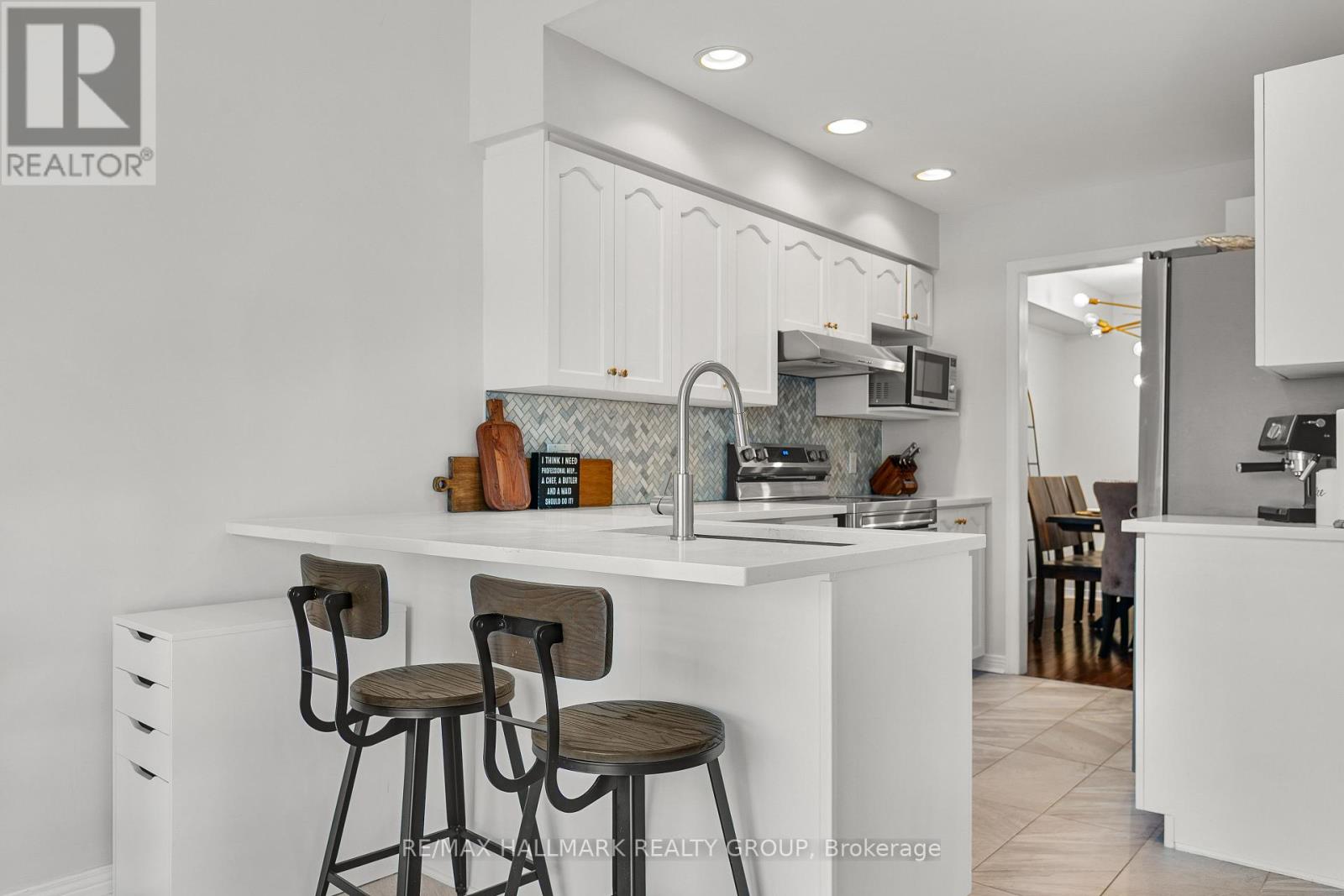 Photo 13 of 31 Saddlesmith Circle, Ottawa ON