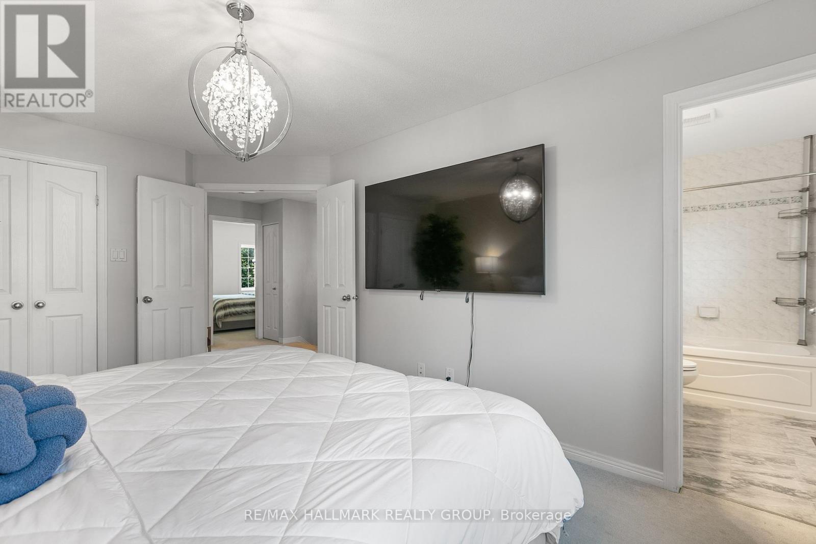 Photo 18 of 31 Saddlesmith Circle, Ottawa ON