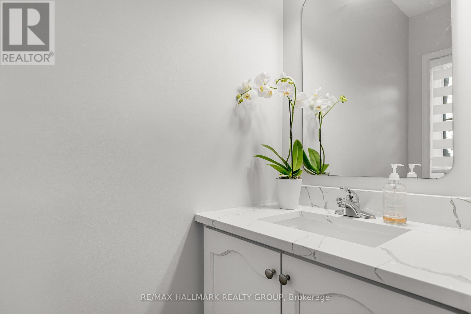 Photo 24 of 31 Saddlesmith Circle, Ottawa ON