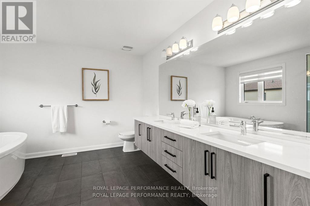 Photo 25 of 95 Ralph Erfle Way, Ottawa ON