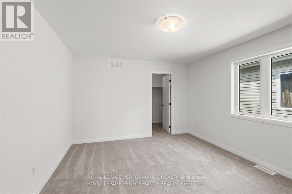 Photo 29 of 95 Ralph Erfle Way, Ottawa ON