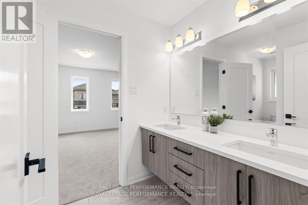 Photo 31 of 95 Ralph Erfle Way, Ottawa ON