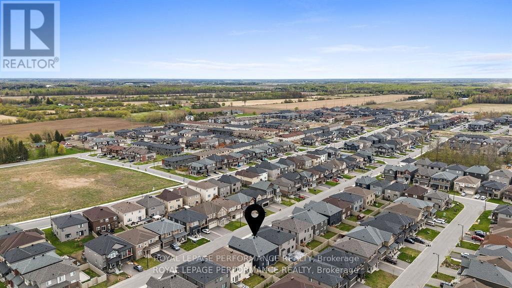 Photo 41 of 95 Ralph Erfle Way, Ottawa ON