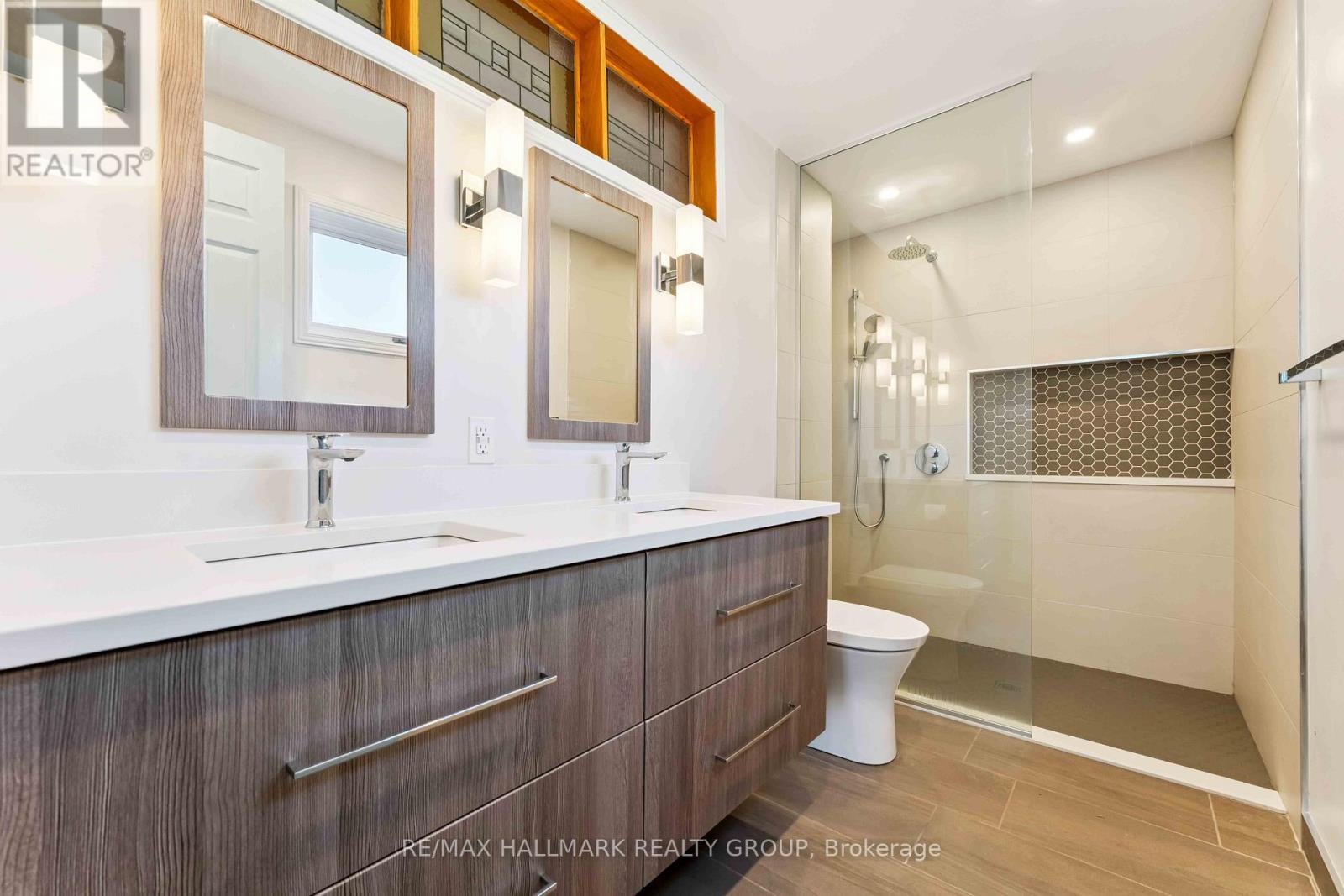 Photo 12 of 109 Country Club Drive, Ottawa ON