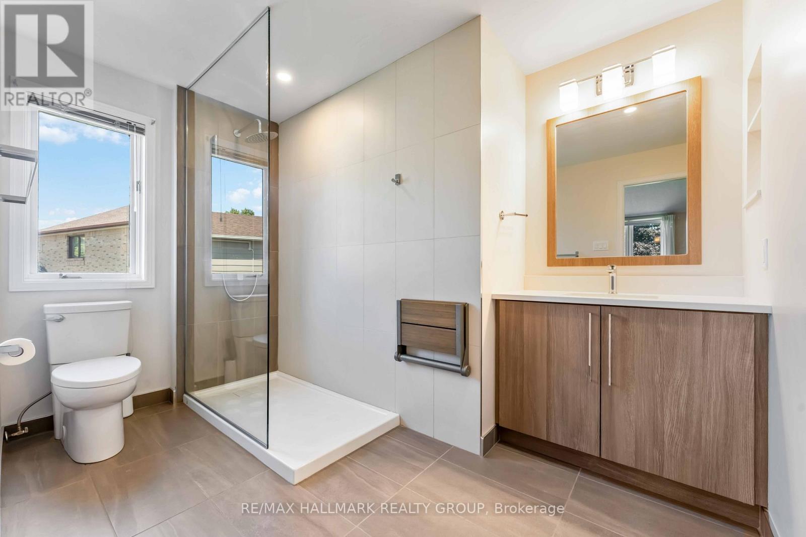 Photo 15 of 109 Country Club Drive, Ottawa ON