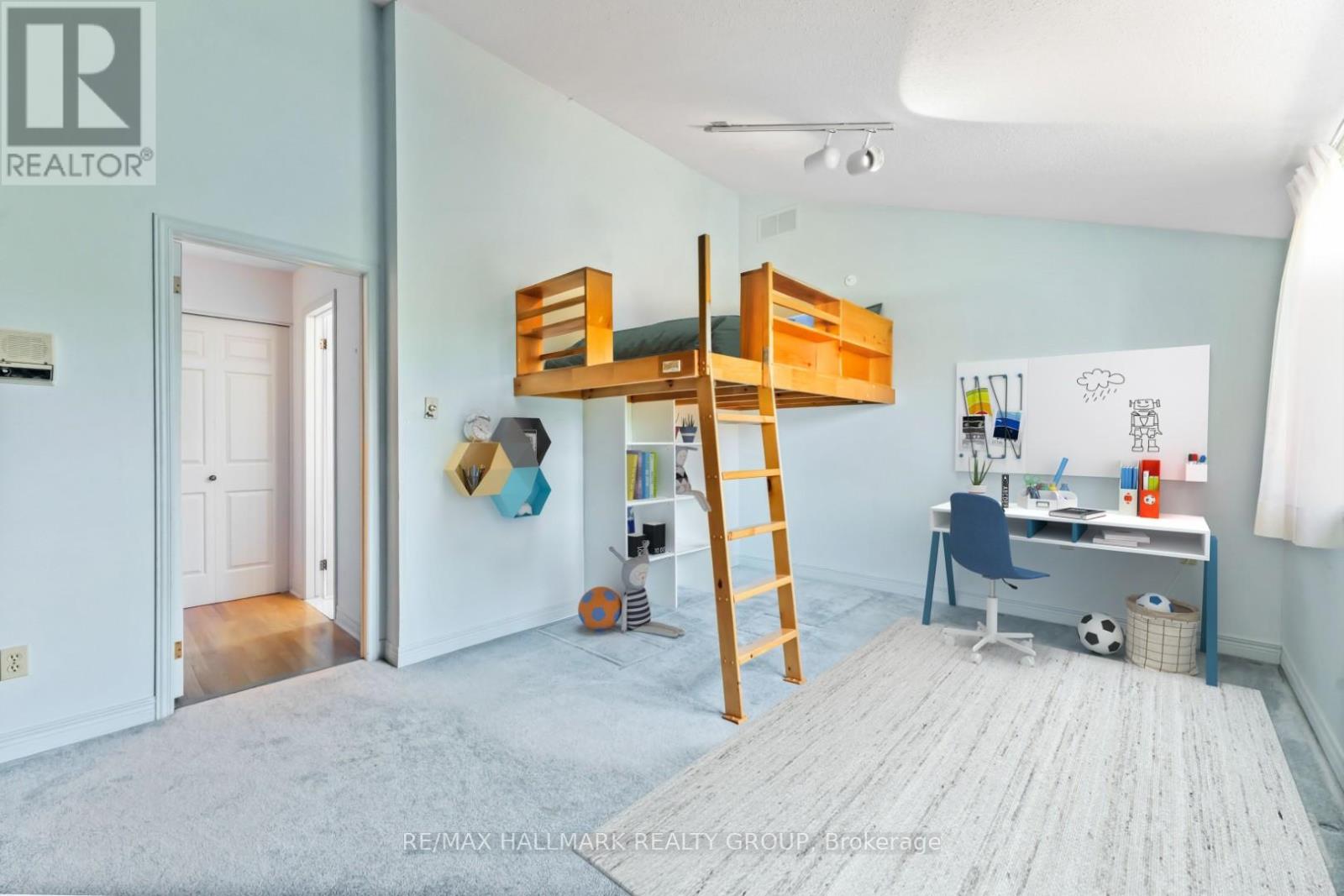 Photo 19 of 109 Country Club Drive, Ottawa ON
