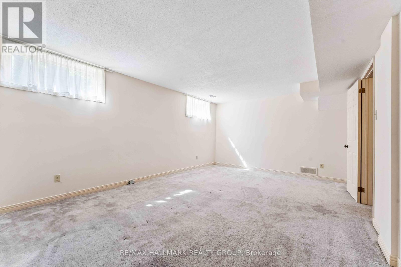 Photo 21 of 109 Country Club Drive, Ottawa ON