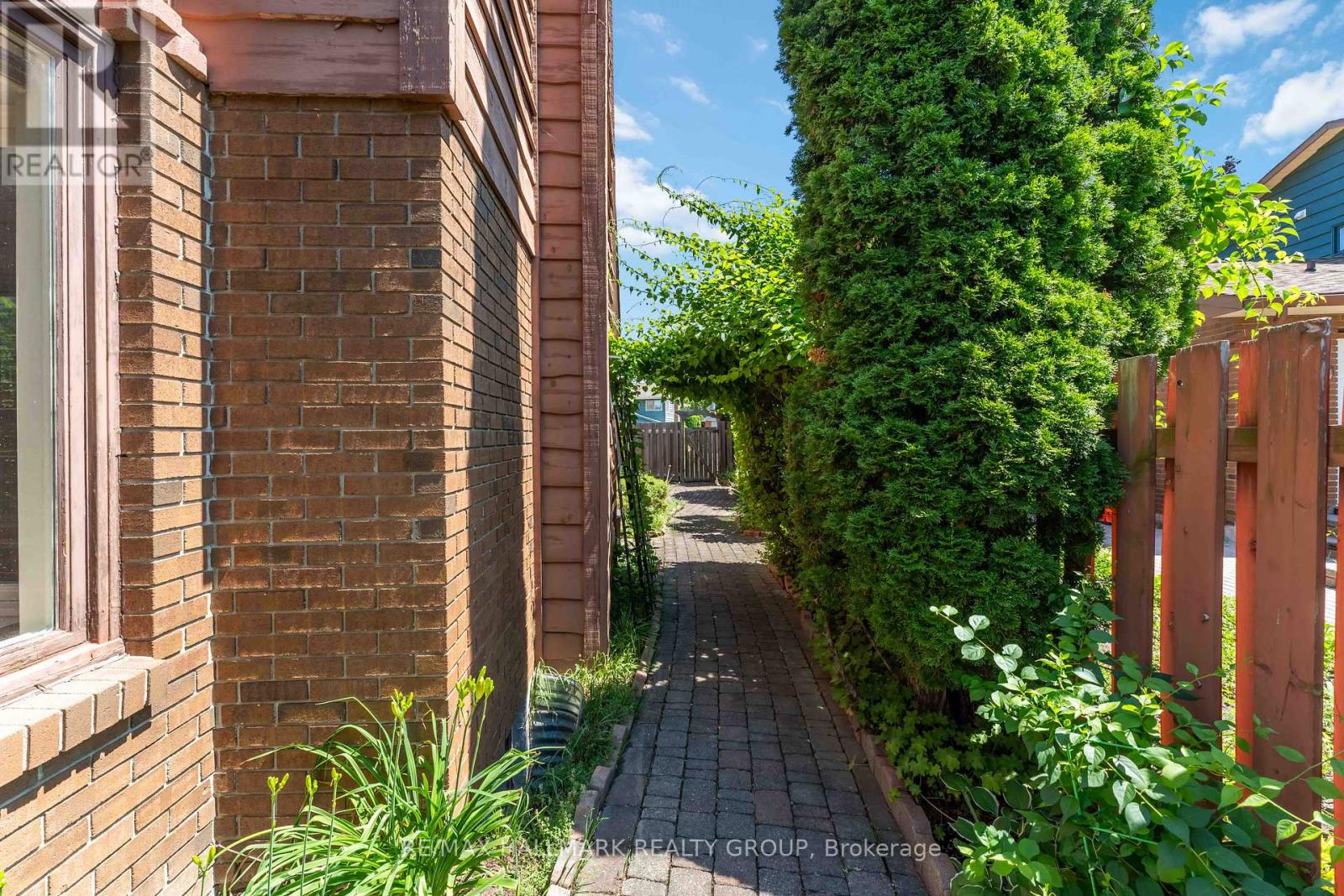 Photo 30 of 109 Country Club Drive, Ottawa ON