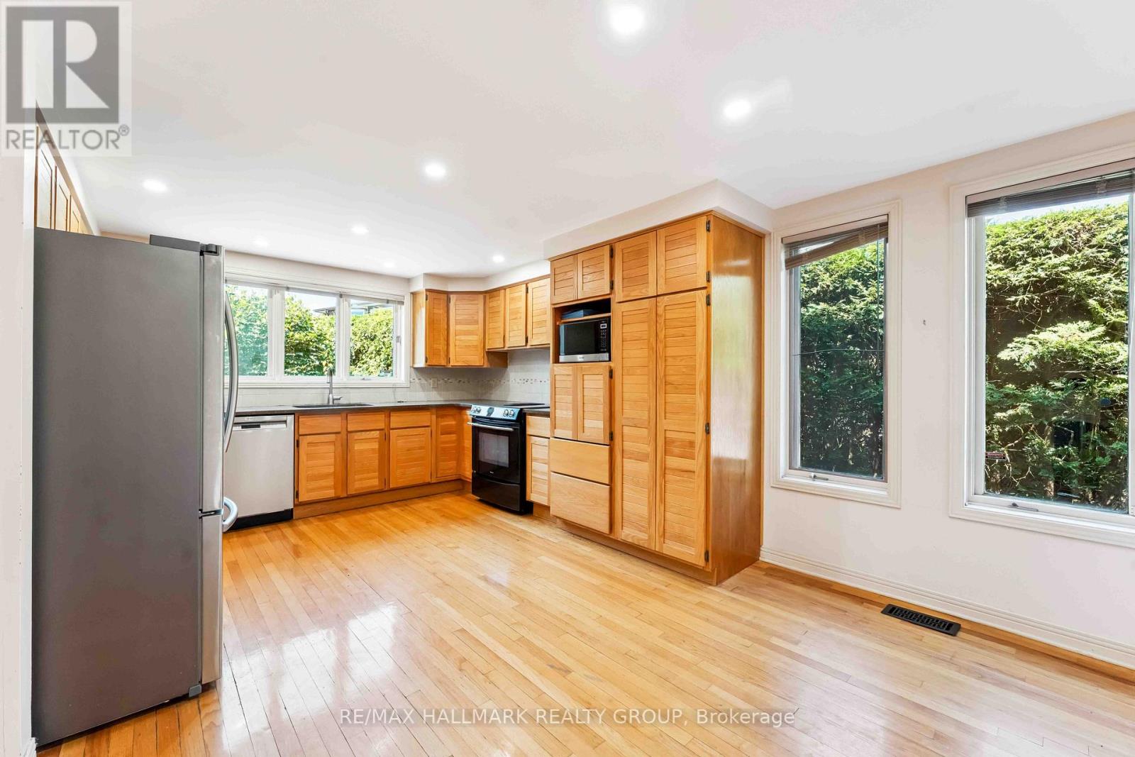 Photo 6 of 109 Country Club Drive, Ottawa ON