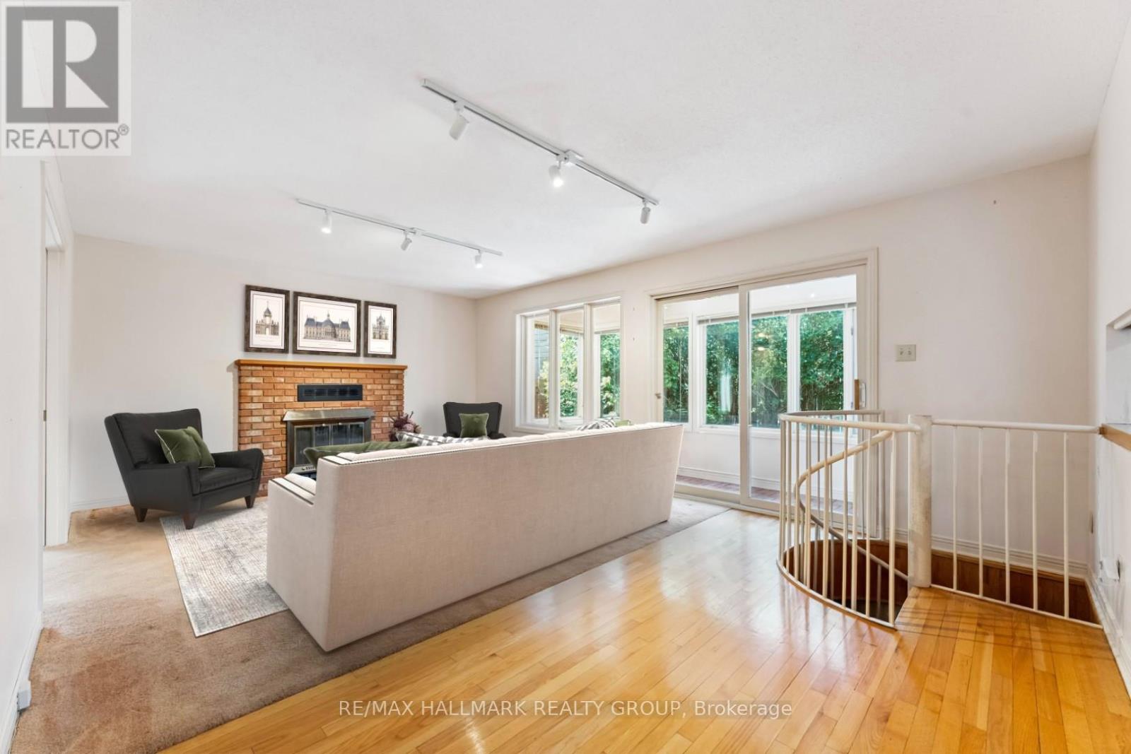 Photo 9 of 109 Country Club Drive, Ottawa ON
