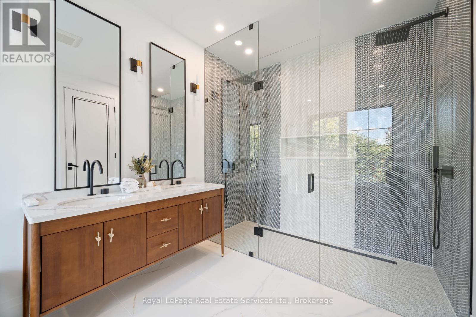 Photo 26 of 480 Scarsdale Crescent, Oakville ON