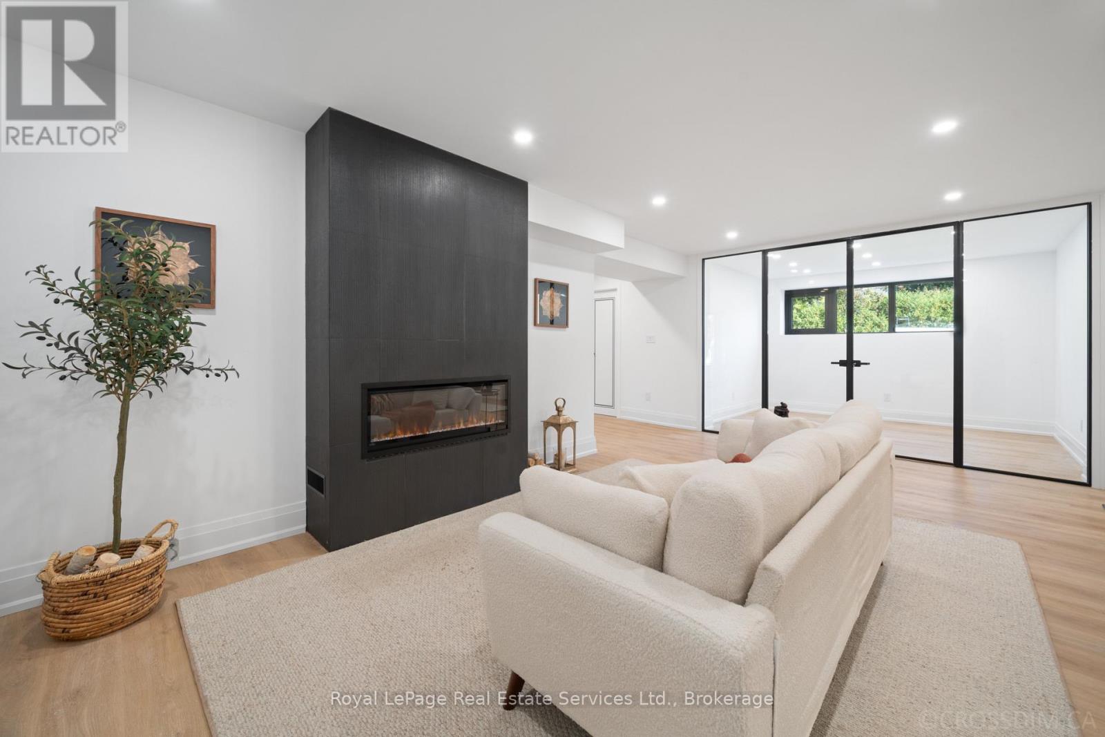 Photo 37 of 480 Scarsdale Crescent, Oakville ON