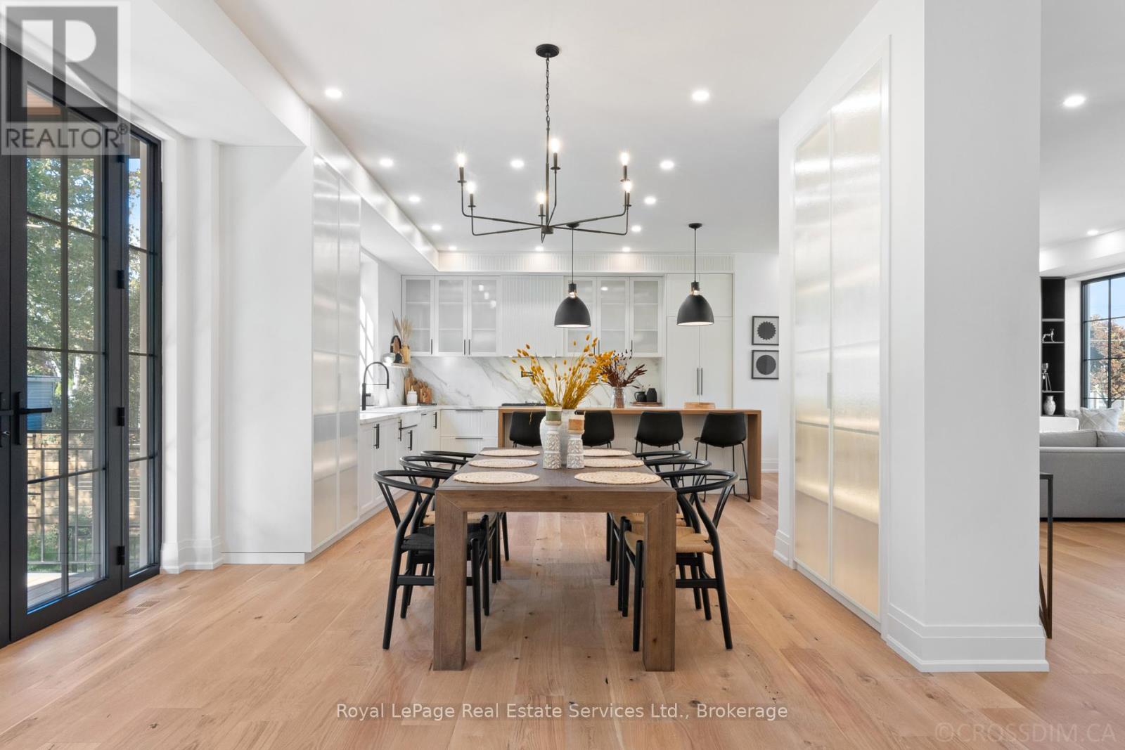 Photo 6 of 480 Scarsdale Crescent, Oakville ON