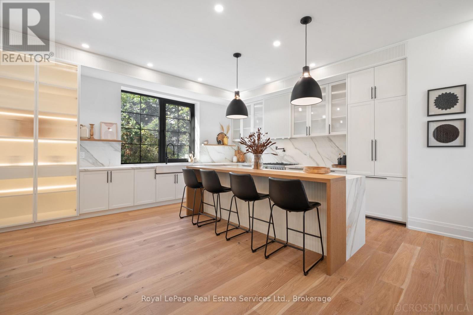 Photo 9 of 480 Scarsdale Crescent, Oakville ON