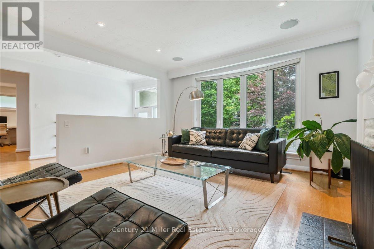 Photo 13 of 1129 Shaw Street, Oakville ON