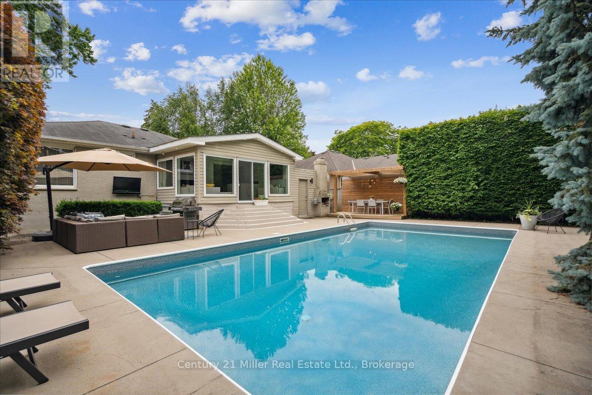 Photo 33 of 1129 Shaw Street, Oakville ON