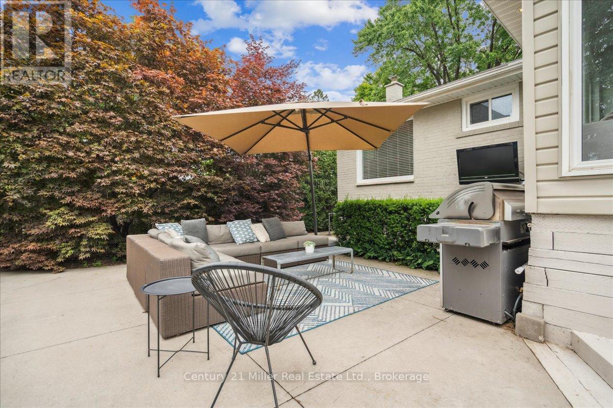 Photo 35 of 1129 Shaw Street, Oakville ON