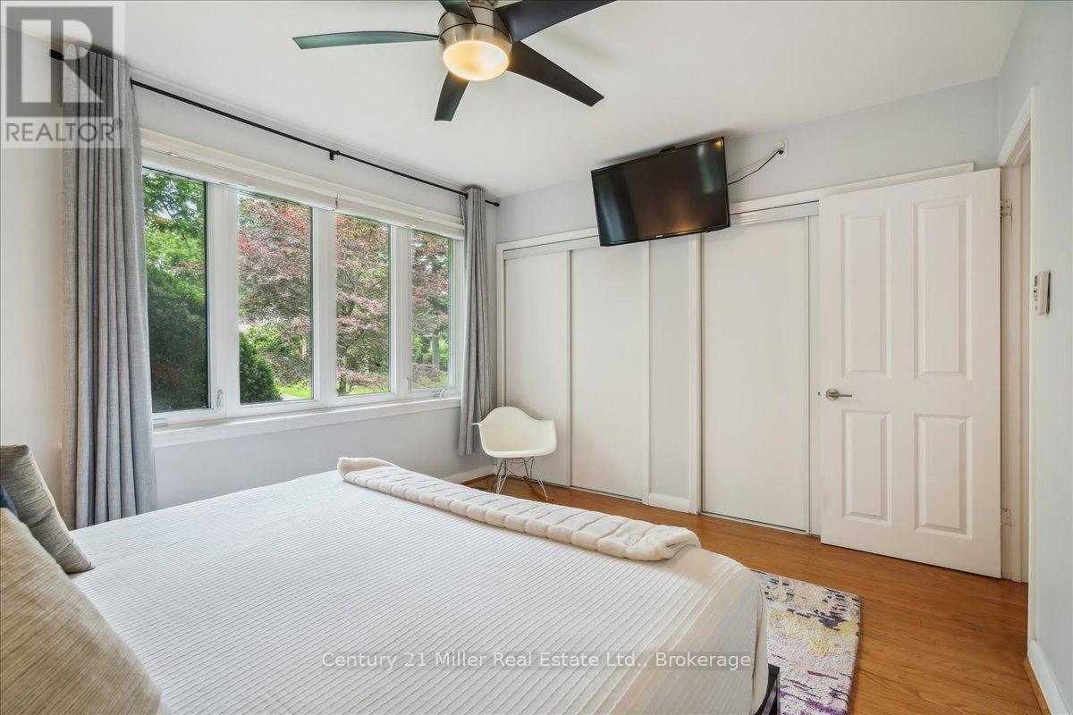Photo 8 of 1129 Shaw Street, Oakville ON