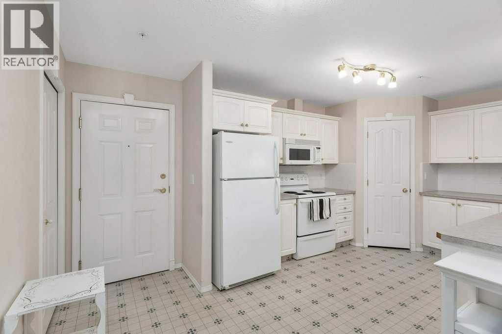 Photo 10 of 205 3501 49 Avenue, Red Deer AB