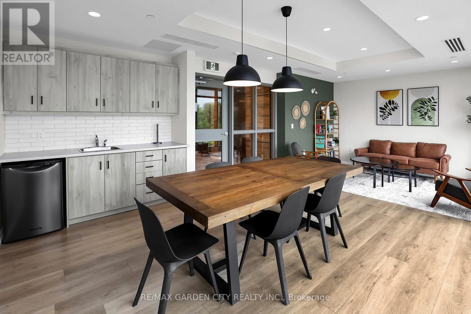 Photo 4 of 412 3998 Victoria Avenue, Lincoln ON