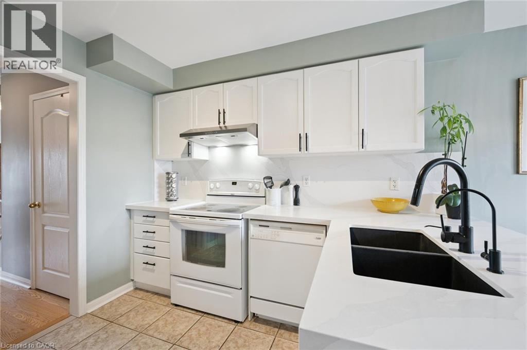 Photo 8 of 3030 Breakwater Court, Mississauga ON
