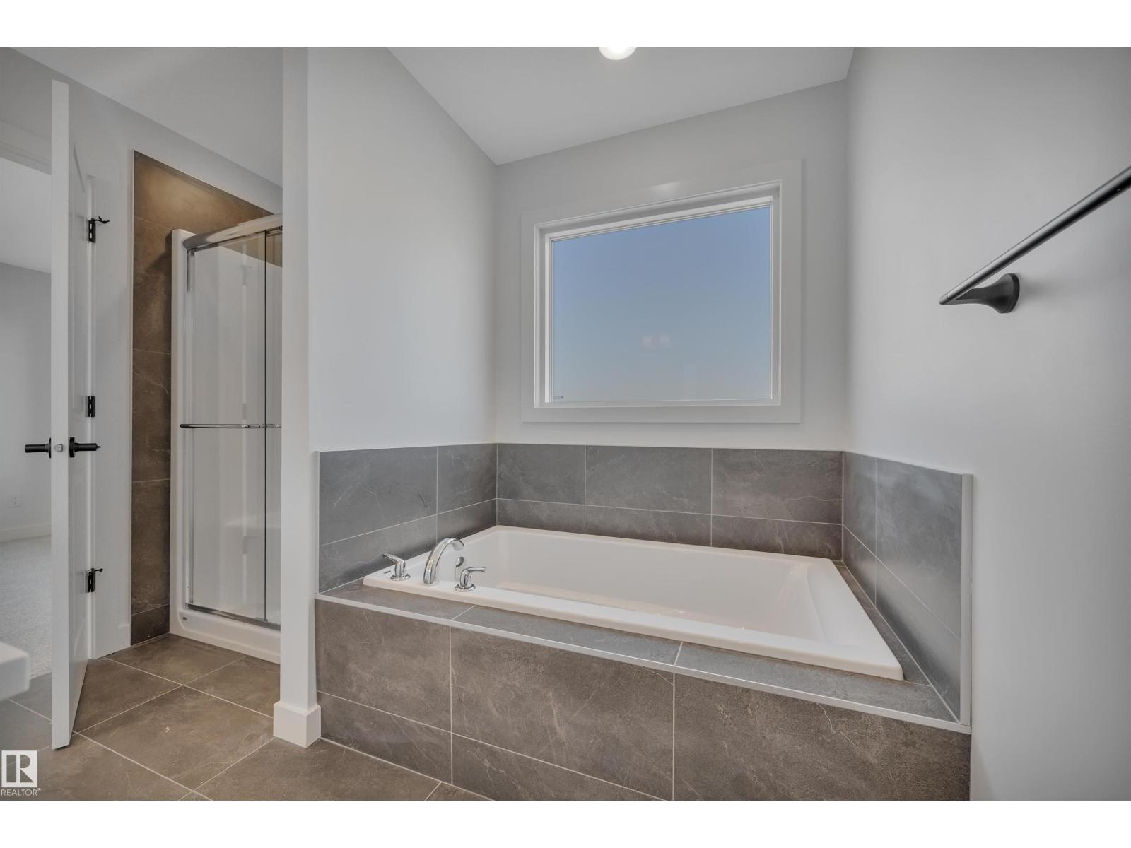 Photo 23 of 51 Ashbury Cr, Spruce Grove AB