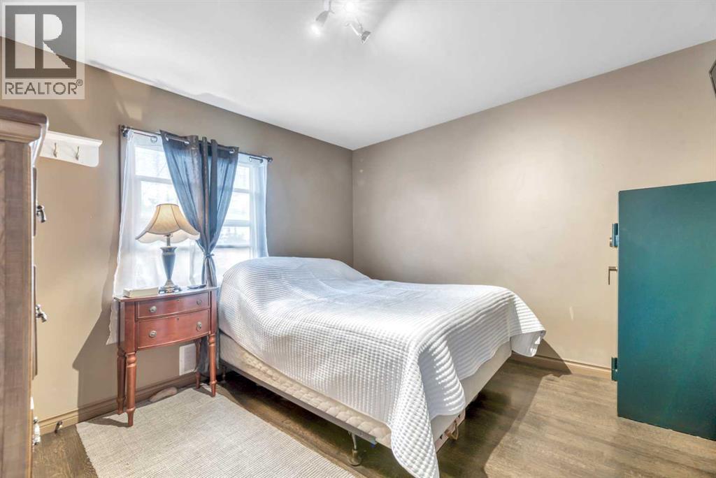 Photo 15 of 3 1833 21 Avenue Nw, Calgary AB