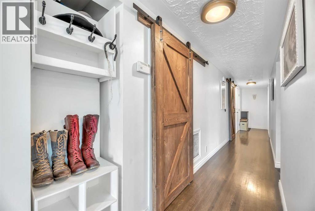 Photo 9 of 3 1833 21 Avenue Nw, Calgary AB