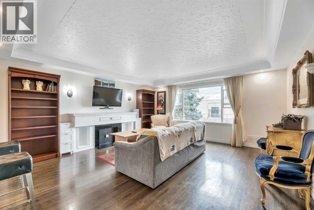 Photo 5 of 3 1833 21 Avenue Nw, Calgary AB