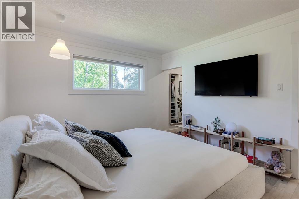 Photo 24 of 1432 Chardie Place Sw, Calgary AB